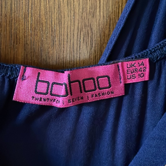 Boohoo t-shirt dress! Never worn. - Picture 2 of 2